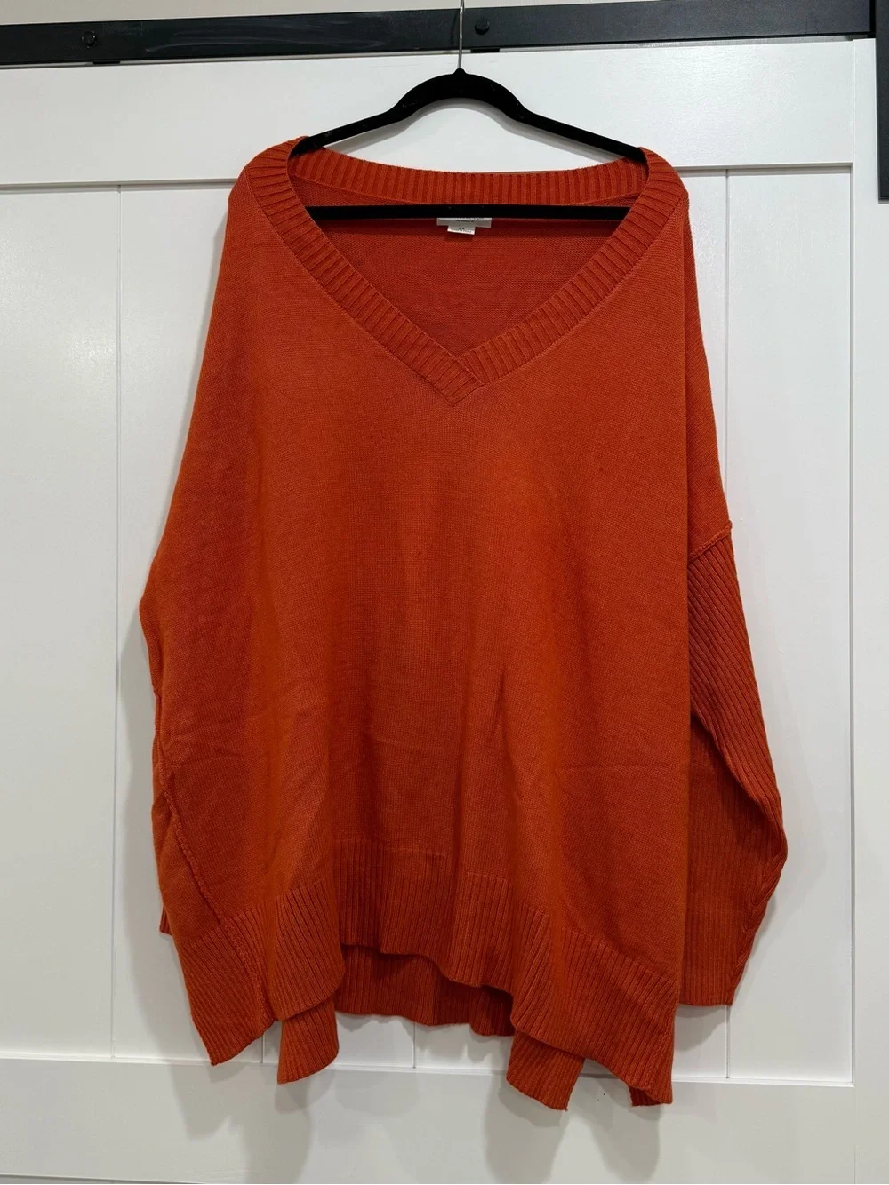 Chic Soul Relaxed V-Neck Sweater in Rust